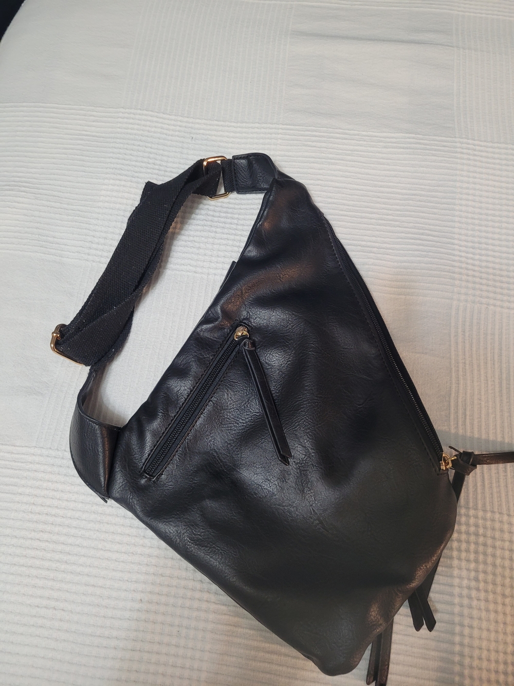 ⭐️  3/10$ Black Crossbody Sling Bag - Sleek Everyday Carry - Picture 6 of 9